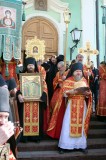 Пасхальный крестный ход в монастыре. У Введенского собора