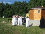 Обхождение храма со святыми мощами во время его освящения
&nbsp;