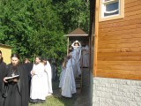 Обхождение храма со святыми мощами во время его освящения