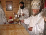 В алтаре храма во время его освящения