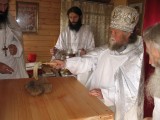 В алтаре храма во время его освящения