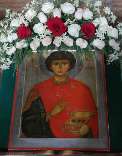 Святой великомученик и целитель Пантелеимон