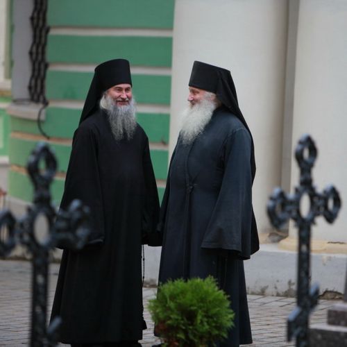 О любви к людям и несении креста