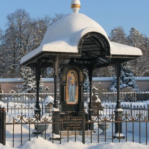 Дева днесь Пресущественного раждает